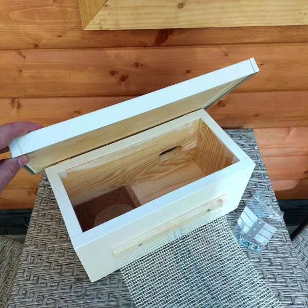 BAT-MAN ParaBox búdka pre dážďovníky, borovica, hnedá, so strieškou plechovou AP1DF NA