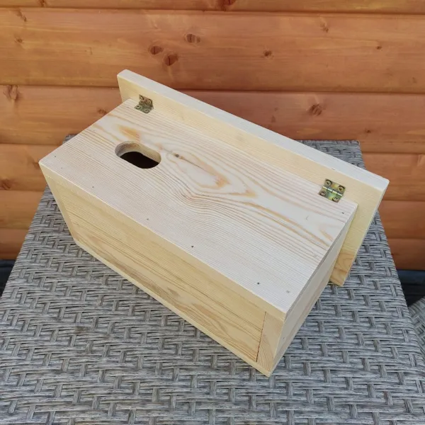 BAT-MAN ParaBox búdka pre dážďovníky, borovica