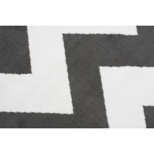 DECOREUM Koberec BALI PP C437A sivý Rozmery (v): 220x300