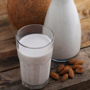 Šampón na mastné korienky a suché konce vlasov Mandľa a kokosové mlieko Aroma 400 ml