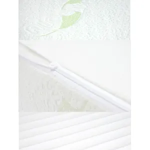 Dojčenský vankúš - klin Sensillo biely Luxe s aloe vera 60x38 cm