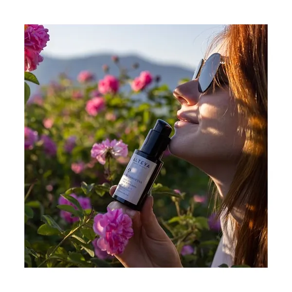 Pleťové sérum proti slnku SPF25 Bio Damascena Alteya 50 ml
