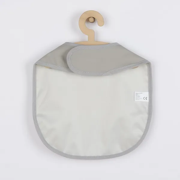 Umývateľný podbradník New Baby 34x25 cm sivý