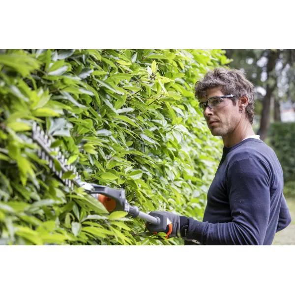 AKUMULÁTOROVÉ NOŽNICE NA ŽIVÝ PLOT HUSQVARNA 520IHT4 BEZ AKU A NABÍJAČKY