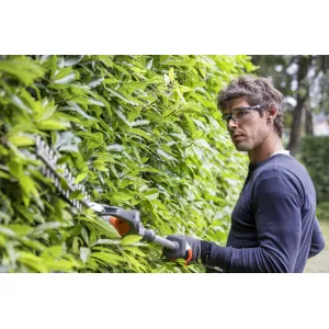 AKUMULÁTOROVÉ NOŽNICE NA ŽIVÝ PLOT HUSQVARNA 520IHT4 BEZ AKU A NABÍJAČKY