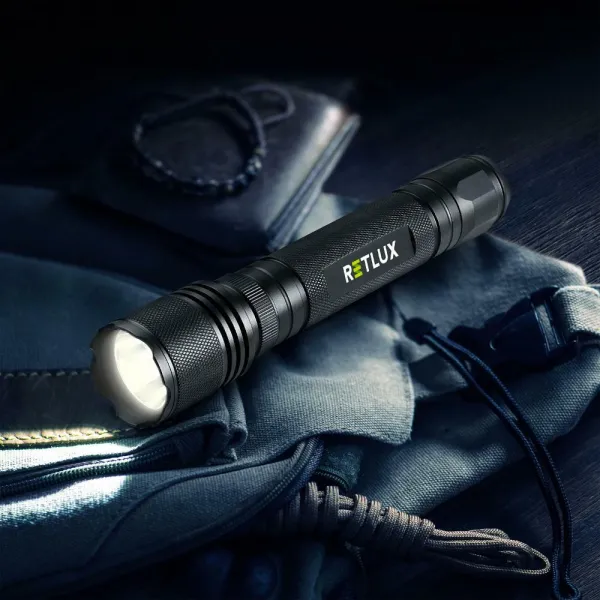 Retlux RPL 112 Ručné LED svietidlo na AA batérie, dosvit 100 m, výdrž 96 hodín