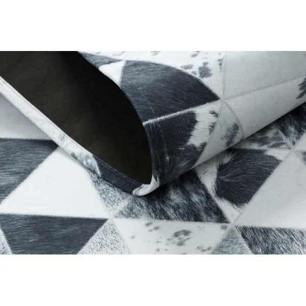 Koberec PATCHWORK 21722 sivý - imitácia kože krava, trojuholníky