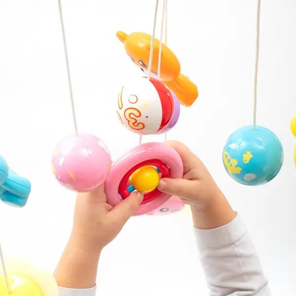Baby Mix kolotoč nad postieľku s projektorom Mint Farba: Red