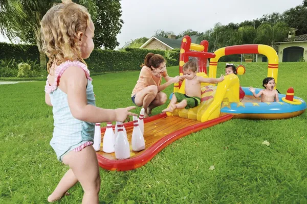 Hracie centrum Bestway so šmykľavkou a kolkami, 4,53 m x 2,13 m x 1,17 m