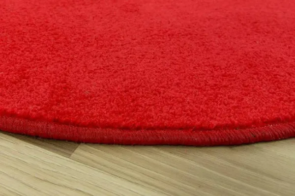Okrúhly červený koberec 360
