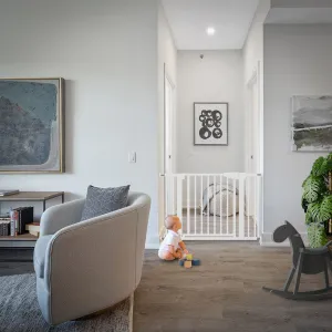 HUZARO Detská bezpečnostná zábrana na dvere a schody Mark Adler Guardian 3.5 White
