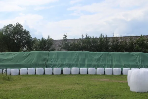 JAKS Krycia plachta na balíky sena 12 x 25 m 140 g/m²