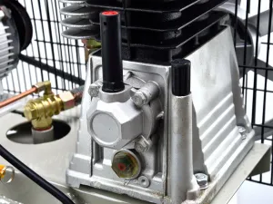 GEKO KOMPRESOR OLEJOVÝ 100L, 8 BAR, G80304
