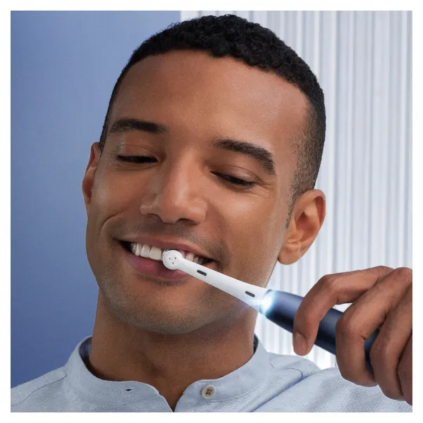 Oral B iO7 elektrická zubná kefka s puzdrom Sapphire Blue