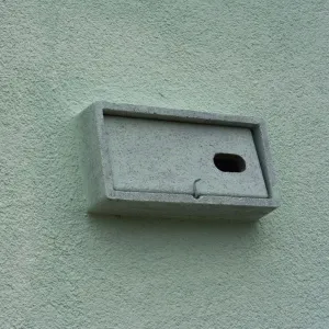 BNB Box APK-1 búdka pre dážďovníky, drevobetón, sivá APK-1 BNB
