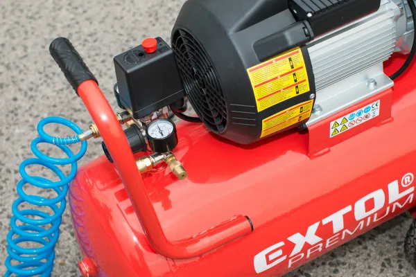 EXTOL PREMIUM 8895320 Kompresor olejový dvojvalcový, príkon 2,2kW, nádoba 50l, max. 8bar