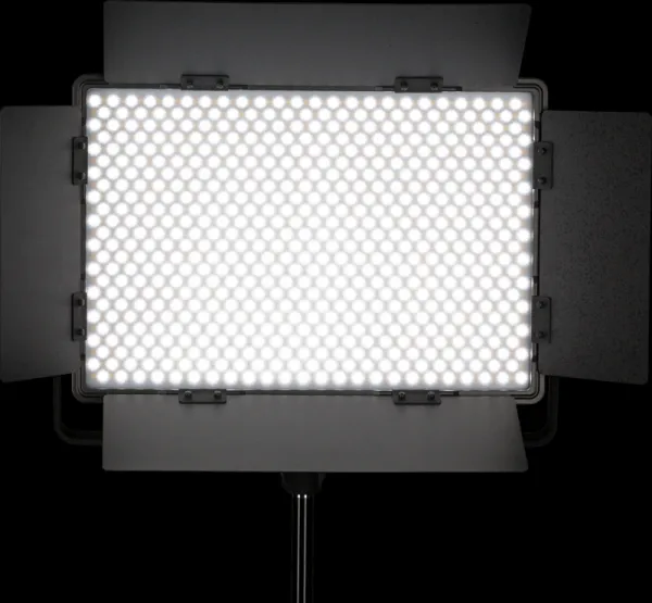 Kit Nanlite 2 light kit 1200CSA w/Carry case & Light stand