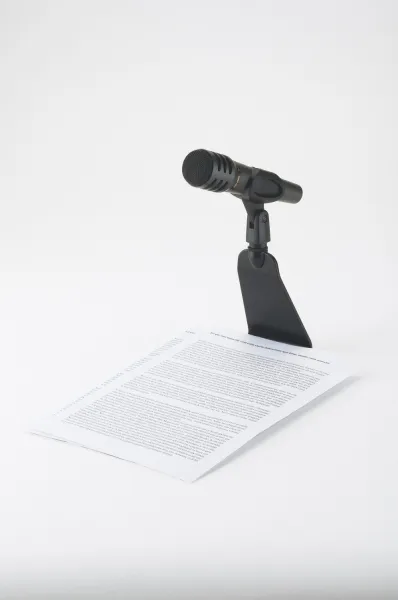 K&M 23250 Dizajnový stojan na mikrofón na stôl 23023