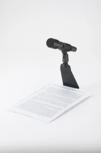 K&M 23250 Dizajnový stojan na mikrofón na stôl 23023