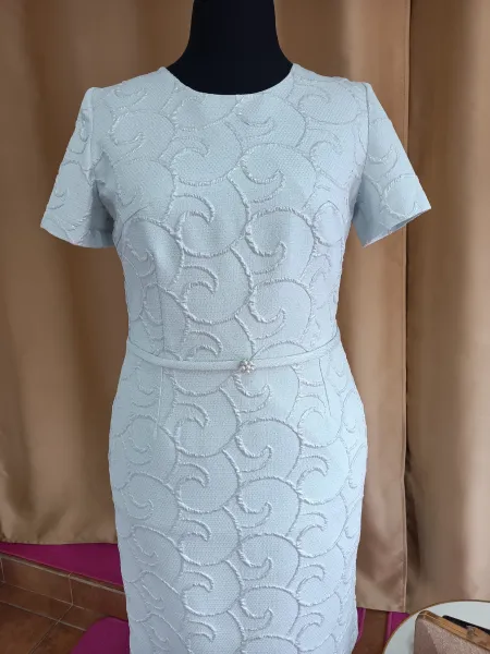 Elegantný mentolový kostým pre svadobnú mamu Veľkosť: 44