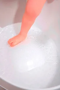 SHNUGGLE Vanička Toddler biela s tmavo šedou opierkou