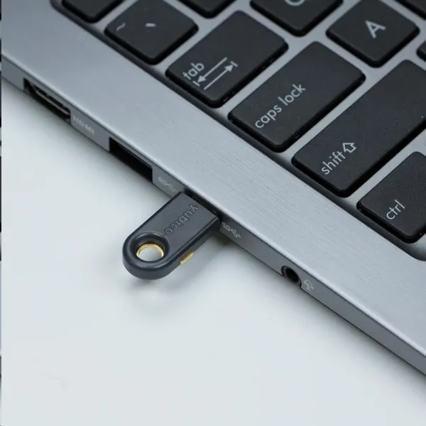 Yubico YubiKey 5C - USB-C, kľúč/token s viacfaktorovým overovaním, podporou OpenPGP a čipovej karty (2FA)