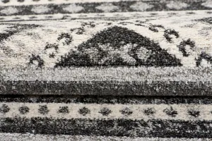 DECOREUM Kusový koberec Z552A čierny ETHNO B1X Rozmer: 80x150