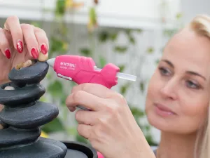 EXTOL LADY Pištoľ lepiaca tavná ružová, max. 70W, pracovný príkon 25W, tavné tyčinky pr.7,2mm