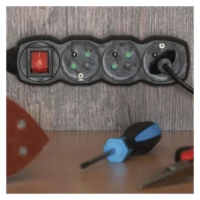 EMOS Predlžovací kábel 3 m / 4 zásuvky / s vypínačom / čierny / PVC / 1 mm2