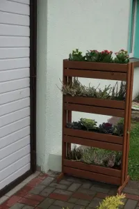 Stojan na kvetináče drevený hnedý