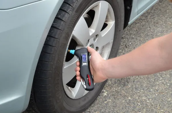 Merač tlaku v pneu Compass SAFETY TOOL