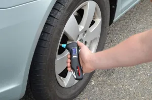 Merač tlaku v pneu Compass SAFETY TOOL