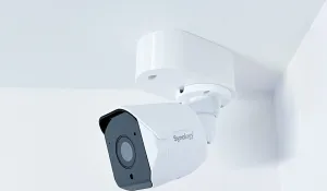 Synology D-SBC500-C - Držák pro kameru Synology BC500 na stěnu i strop