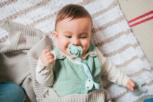 Suavinex SUAVINEX| Premium cumlík HYGGE 0-6m FÚZIKY - ZELENÁ