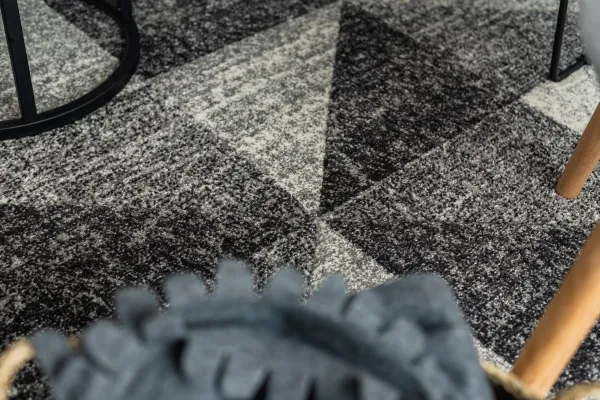 Dywany Lusczow Kusový koberec FEEL Triangle sivý, veľkosť 280x370