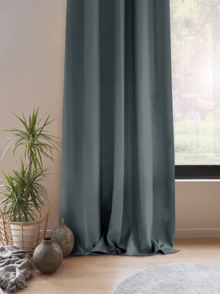 ArtFlhf Tieniaci záves BLACKOUT EYELETS K | 140 x 245 cm Farba: Silver