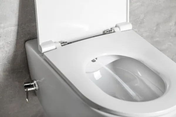 ISVEA - INFINITY CLEANWASH závesná WC misa, integrovaný ventil a bidetová spŕška, Rimless, 36,5x53cm, biela 10NFS1001I