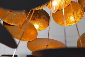 Závesná lampa MALABO Dekorhome Čierna / zlatá