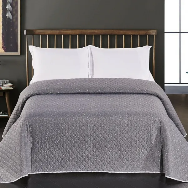 Obojstranný prehoz z mikrovlákna DecoKing Brigha bielo-sivý, velikost 220x240