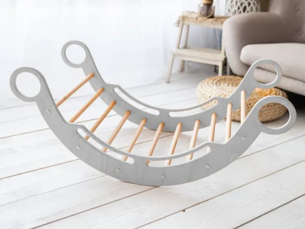Woodisio Montessori veľká hojdačka drevená s tyčami na preliezanie TULU maxi buk Farba: Prírodné drevo