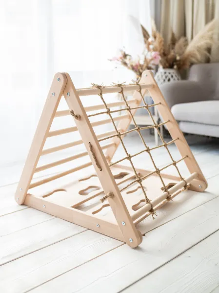 Woodisio Montessori Piklerovej triangel trojstranný MATEO buk Farba: Šedá - Transparentný lak, Variant: Triangel s malou doskou