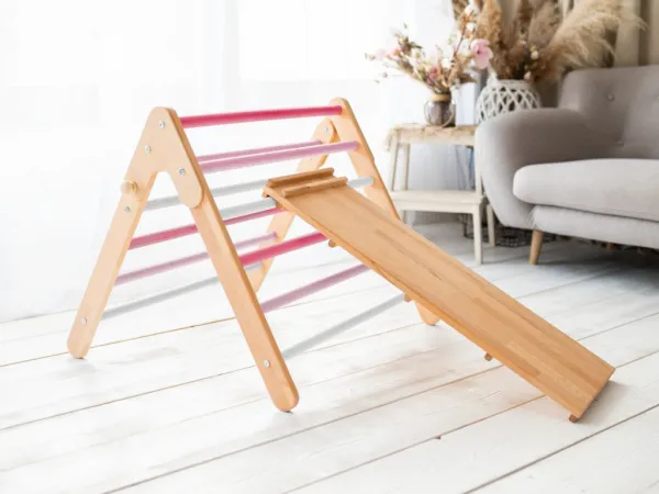 Woodisio Montessori Piklerovej triangel malý PEDRITO buk Farba: Prírodné drevo, Variant: Triangel