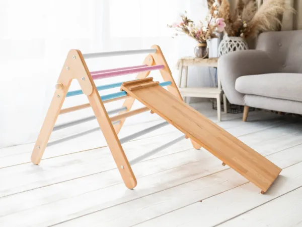 Woodisio Montessori Piklerovej triangel malý PEDRITO buk Farba: Prírodné drevo, Variant: Triangel
