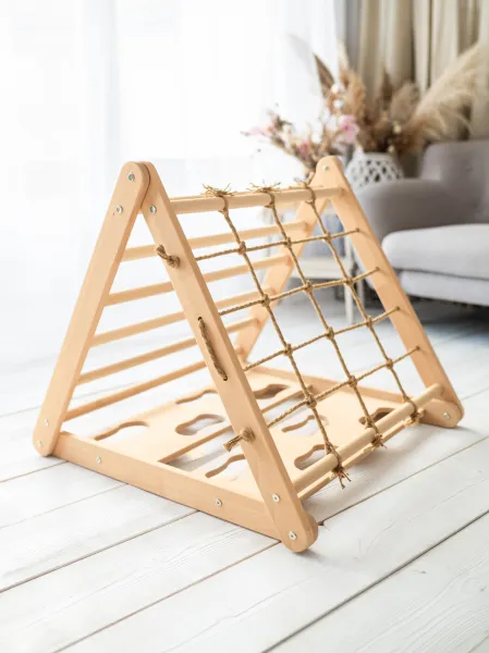 Woodisio Montessori Piklerovej triangel trojstranný MATEO buk Farba: Šedá - Transparentný lak, Variant: Triangel s malou doskou