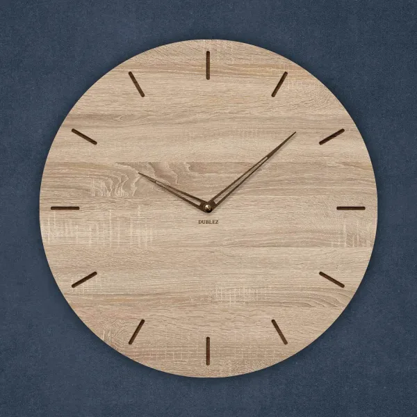 Minimalistické drevené hodiny