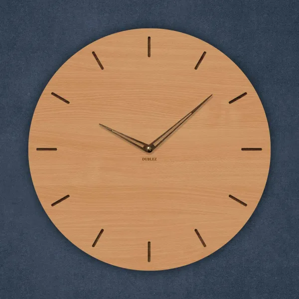 Minimalistické drevené hodiny