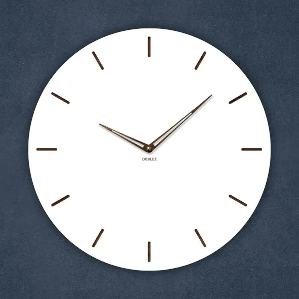 Minimalistické drevené hodiny