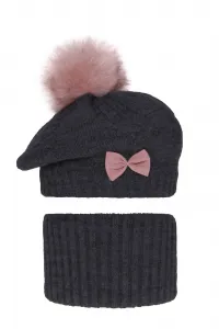 Fashionkids Dievčenský zimný set baretka a nákrčník s brmbolcom AMORA Farba: Sivá, Veľkosť: 48-50