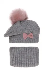 Fashionkids Dievčenský zimný set baretka a nákrčník s brmbolcom AMORA Farba: Sivá, Veľkosť: 48-50
