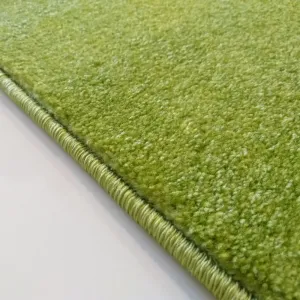 Domtextilu Jednofarebný koberec zelenej farby Šírka: 200 cm | Dĺžka: 300 cm 30926_26424